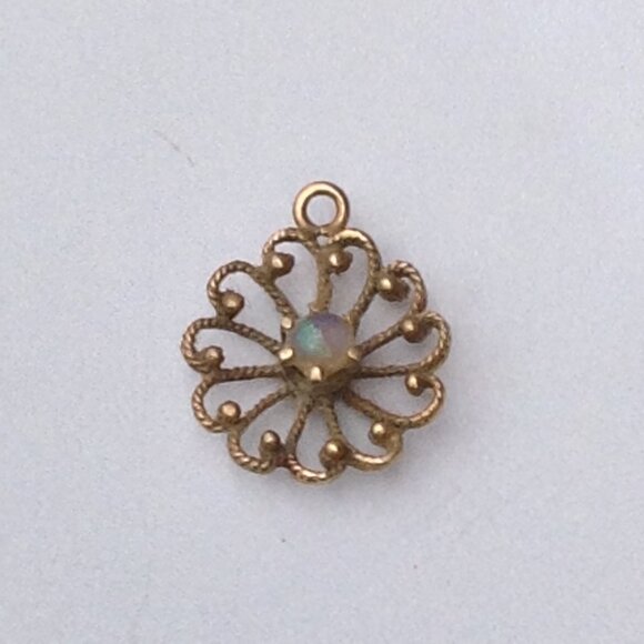 Filigree 14K Gold and Opal Cabochon Necklace Snowflake Pendant - Picture 3 of 17